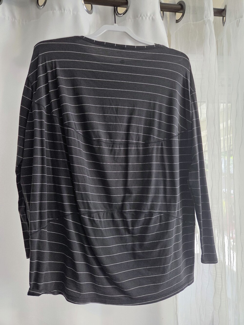 Lululemon Back In Action Size 8 - Picture 2 of 2